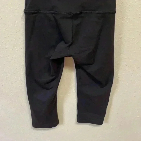 LULULEMON Women’s Capri Leggings - Picture 8 of 9